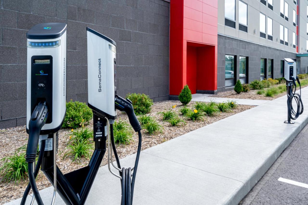 Avid Hotels Milwaukee West - Waukesha By Ihg Pewaukee Exterior photo
